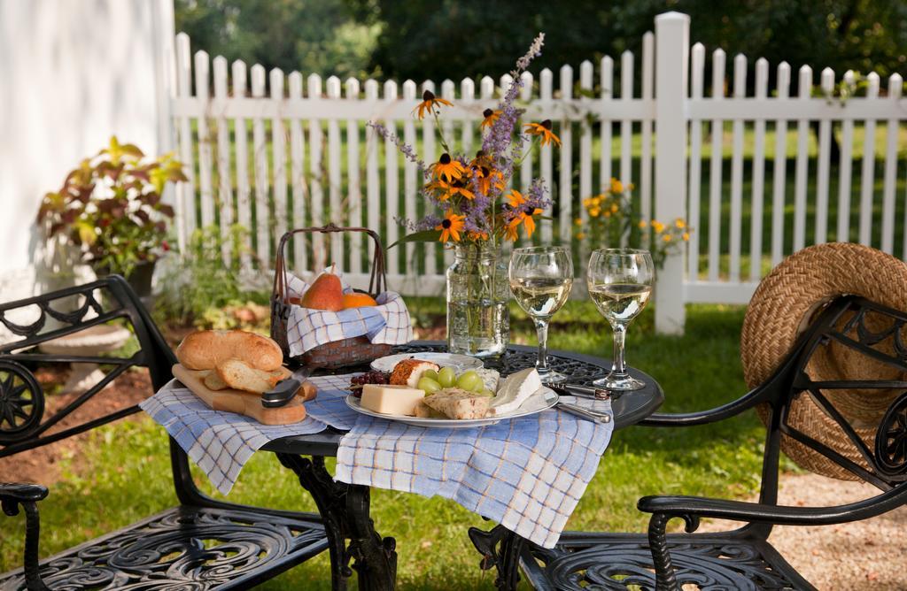 Bed and Breakfast Brampton 1860 Честертаун Екстер'єр фото